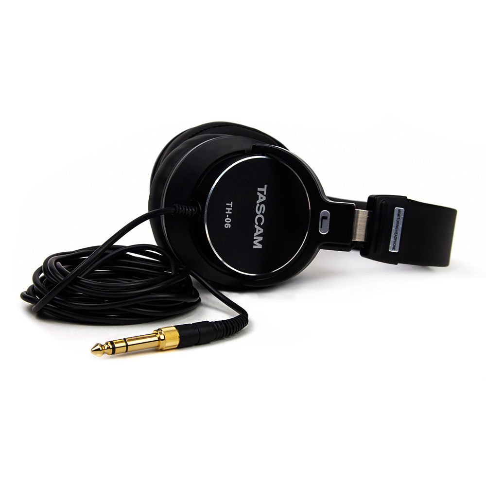 TASCAM-TH-06-2.jpg